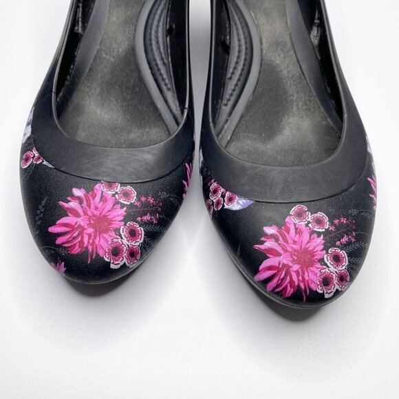CROCS WOMEN'S LINA BLACK PURPLE FLORAL WEDGE PUMPS - 7W - Picture 7 of 11